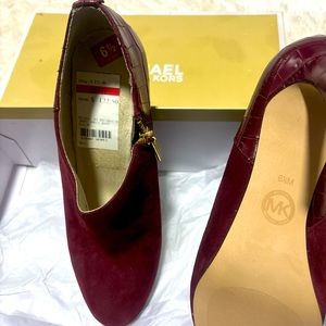 Michaelkors burgundy booties 61/2